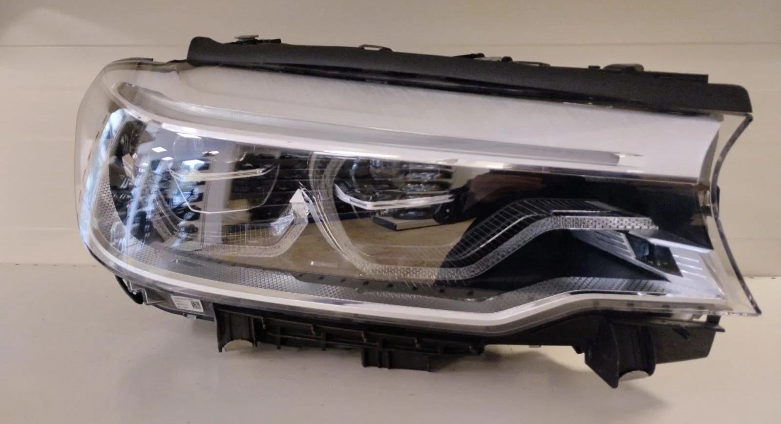 BMW 5 SERISI G30 G31 ADAPTIVE LED SAG FAR 17-21 ORIJINAL CIKMA  63117214962 7214962