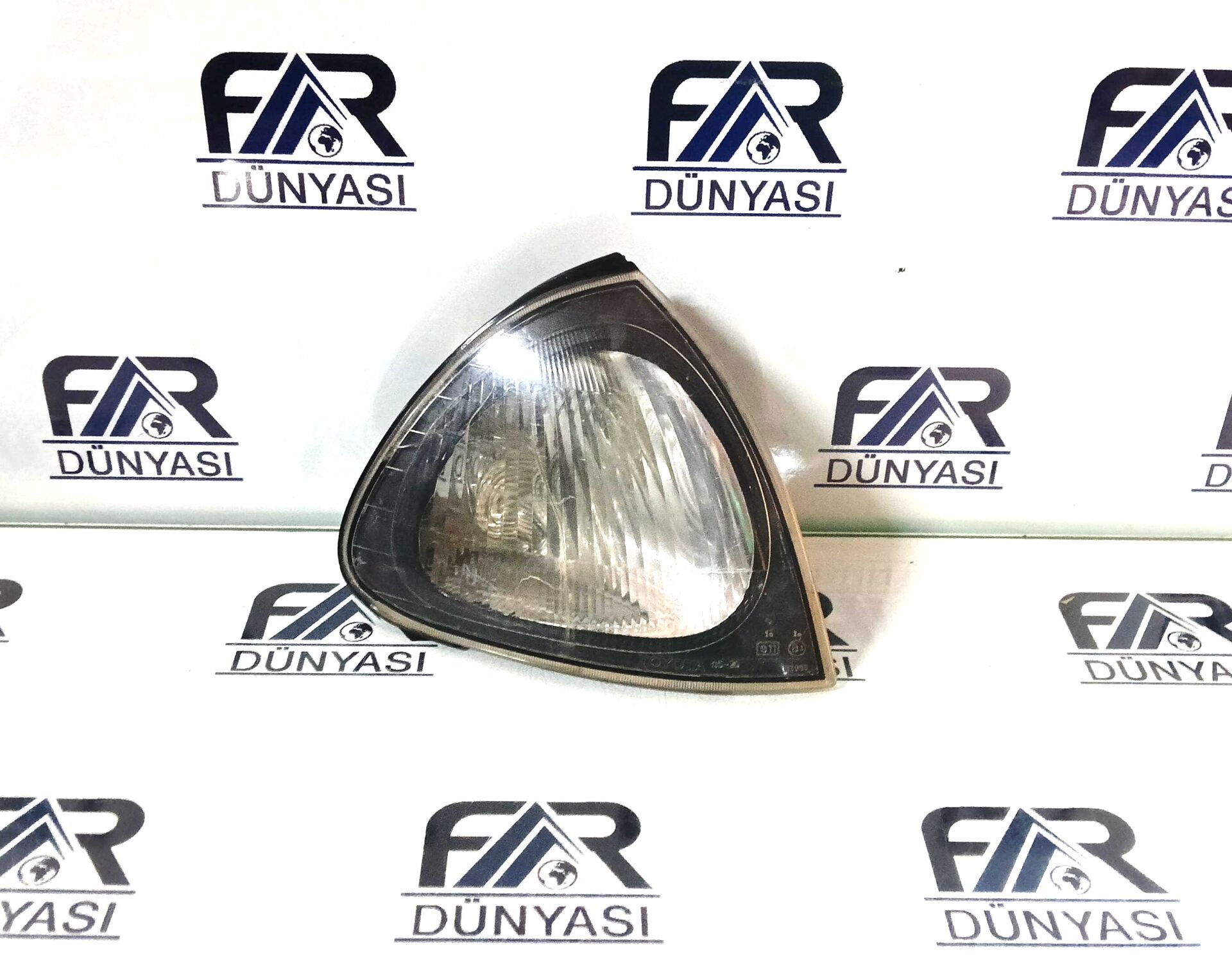 TOYOTA AVENSIS SAG SINYAL 97-00 ORIJINAL CIKMA 8151005020