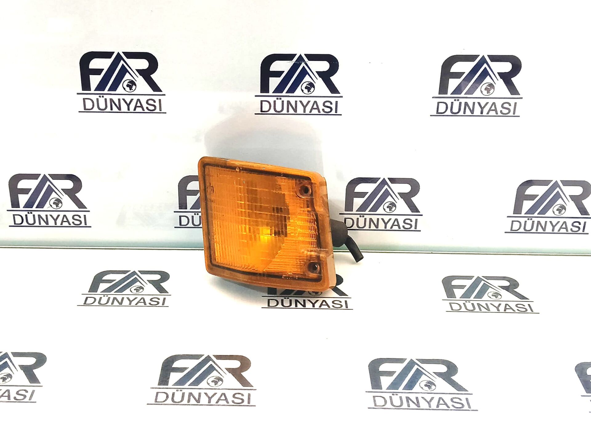 VOLKSWAGEN TRANSPORTER T3 SOL SINYAL 79-83 ORIJINAL CIKMA 251953141A