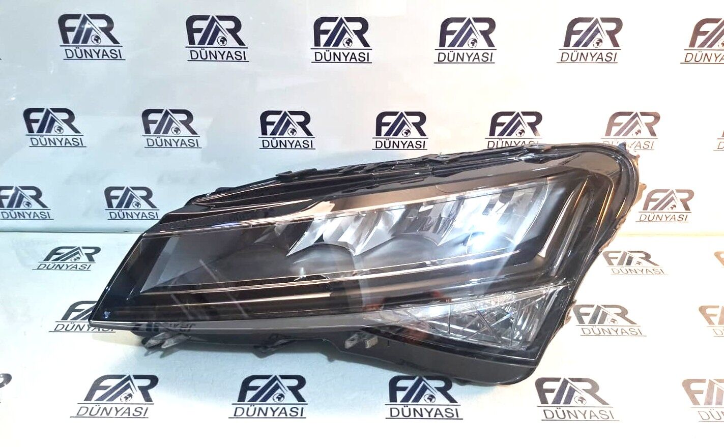 SKODA SUPERB III CRYSTAL LED SOL FAR 20-24 ORIJINAL CIKMA 3V1941015C