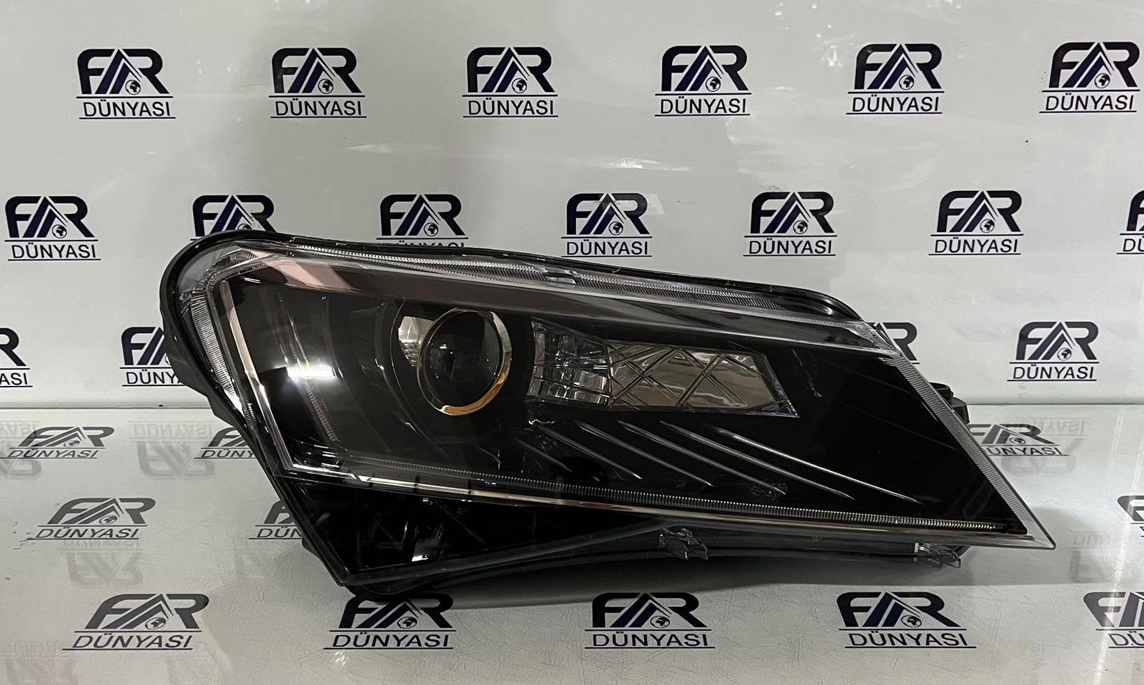 SKODA SUPERB III XENON LED SAG FAR 15-20 ORIJINAL SIFIR 1ZS011939-421