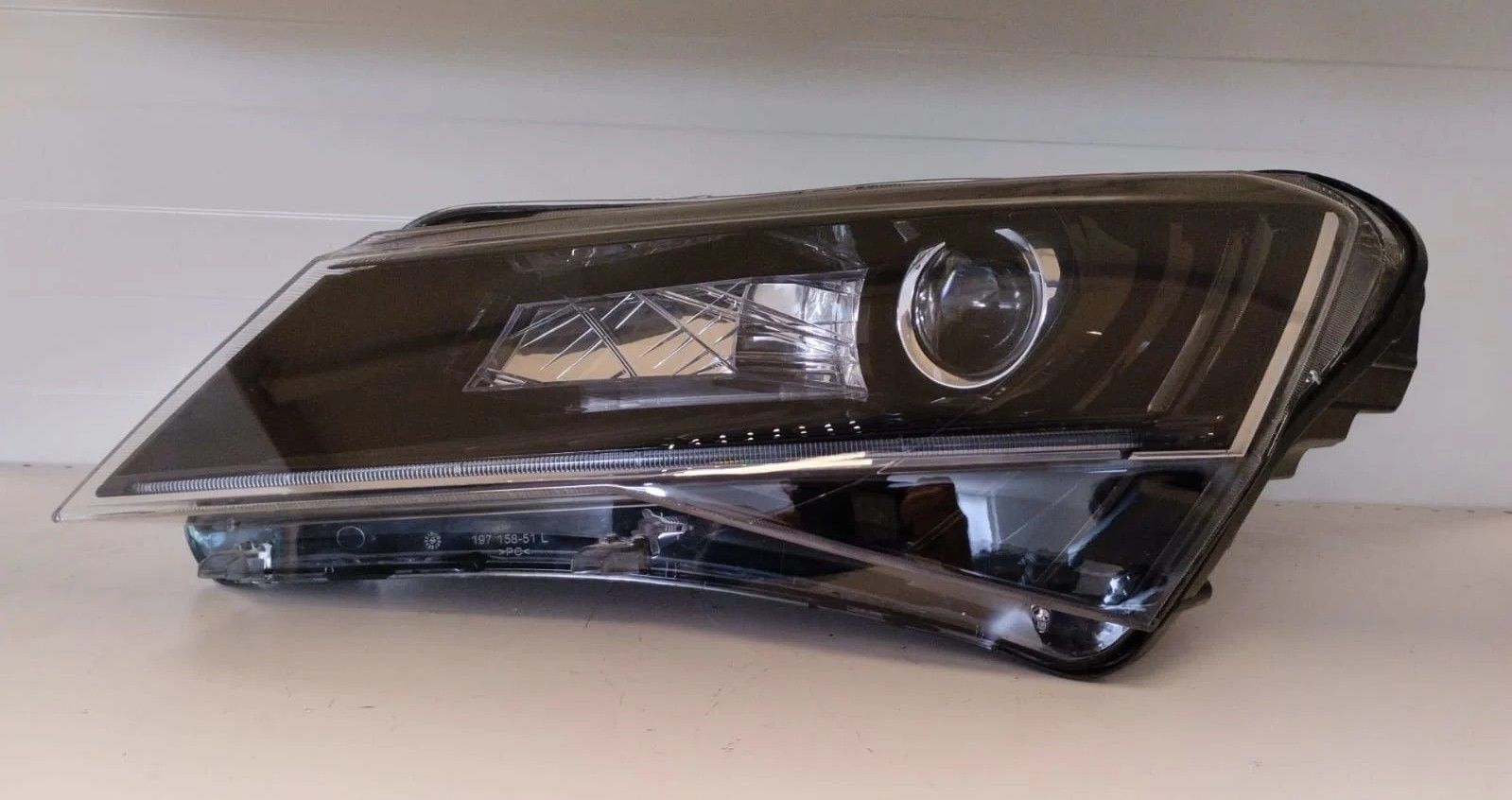 SKODA SUPERB III XENON LED SOL FAR 15-20 ORIJINAL CIKMA 1ZS011939-411 1ZS011939-21