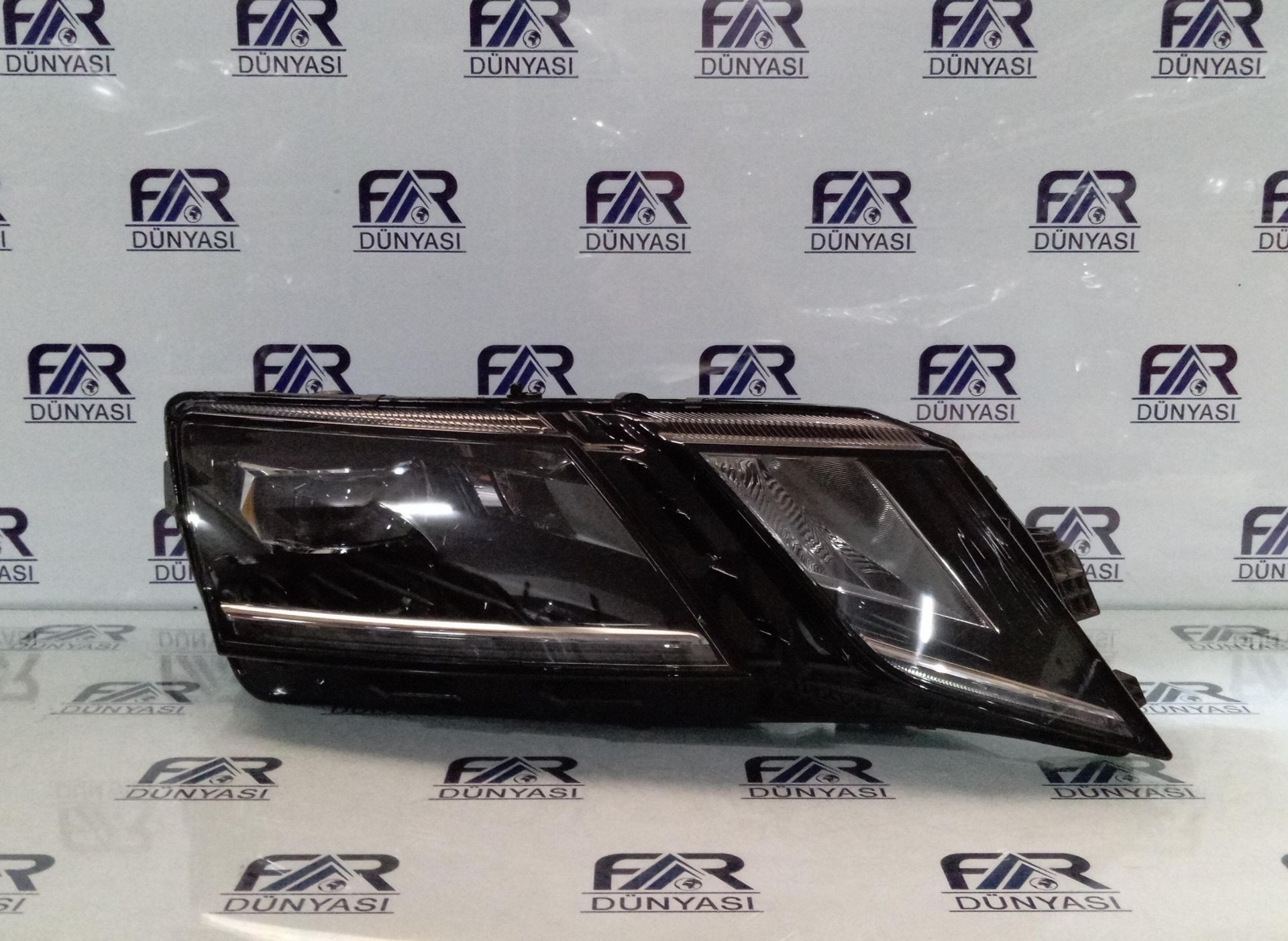 SKODA OCTAVIA III LED SAG FAR 17-21 ORIJINAL CIKMA 030110423200 5E1941016D