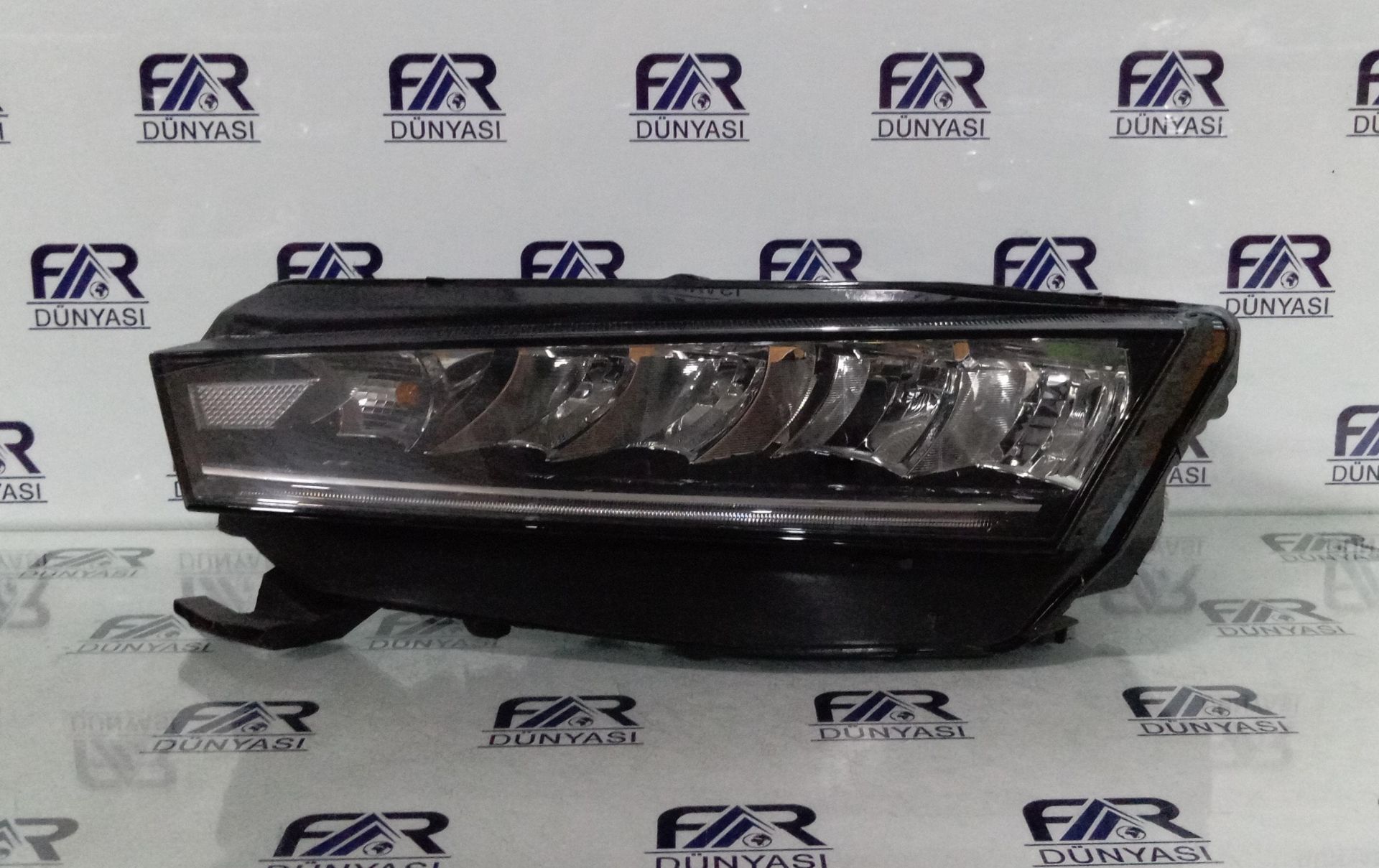 SKODA OCTAVIA IV FULL LED SOL FAR 19-23 ORIJINAL CIKMA 5E4941015