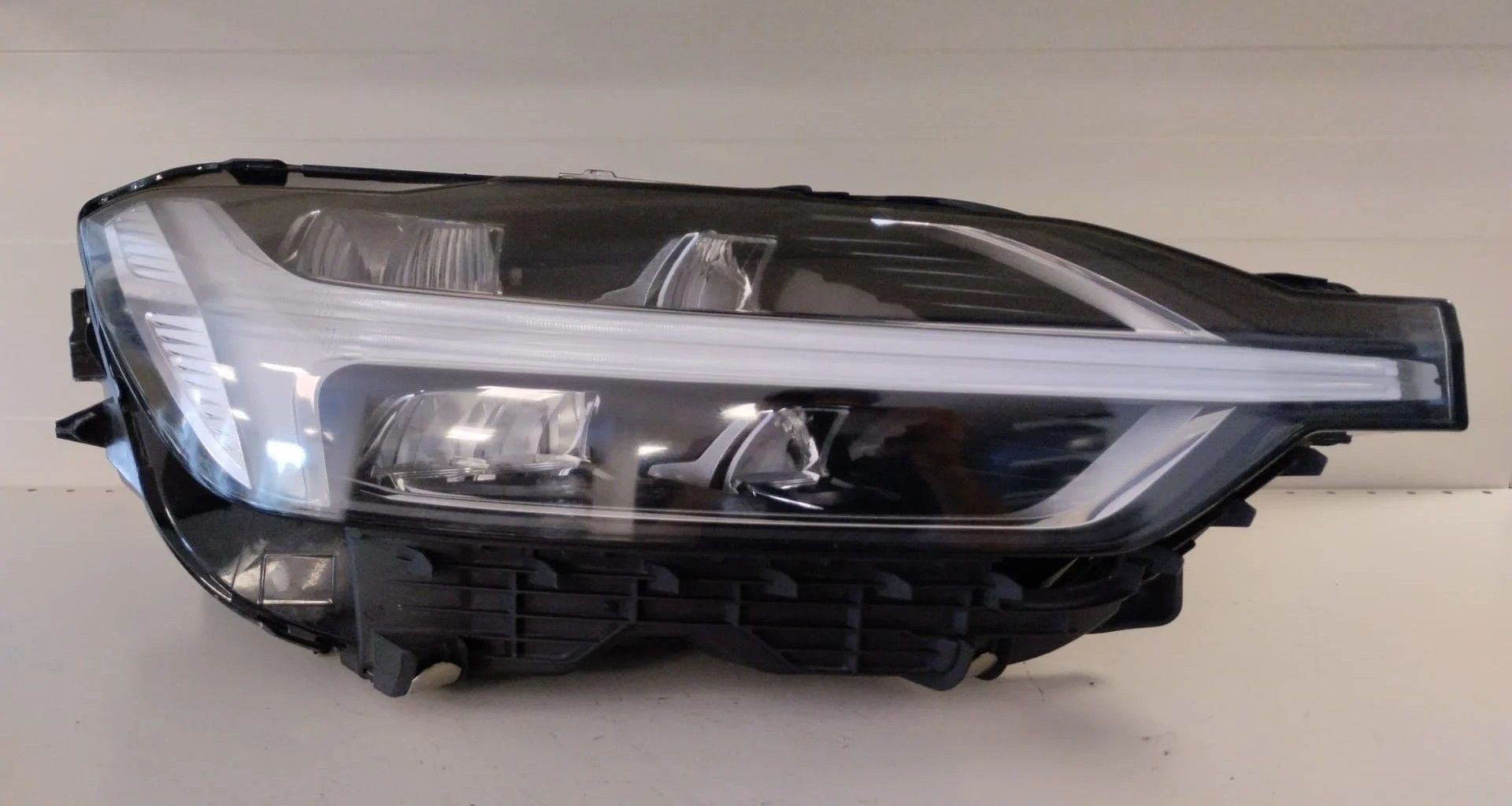 VOLVO XC60 FULL LED SAG FAR 18-23 ORIJINAL CIKMA 32133545