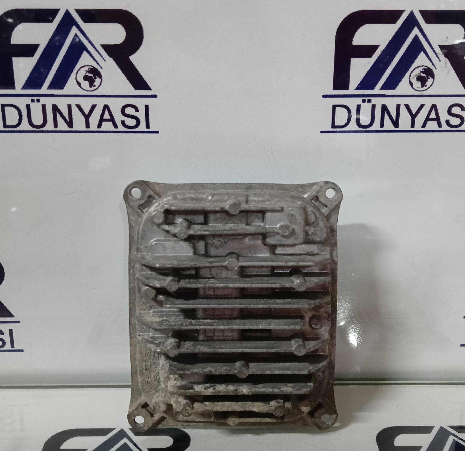 MERCEDES W205 FAR BEYNİ  ORİJİNAL ÇIKMA KODLU A2059006805