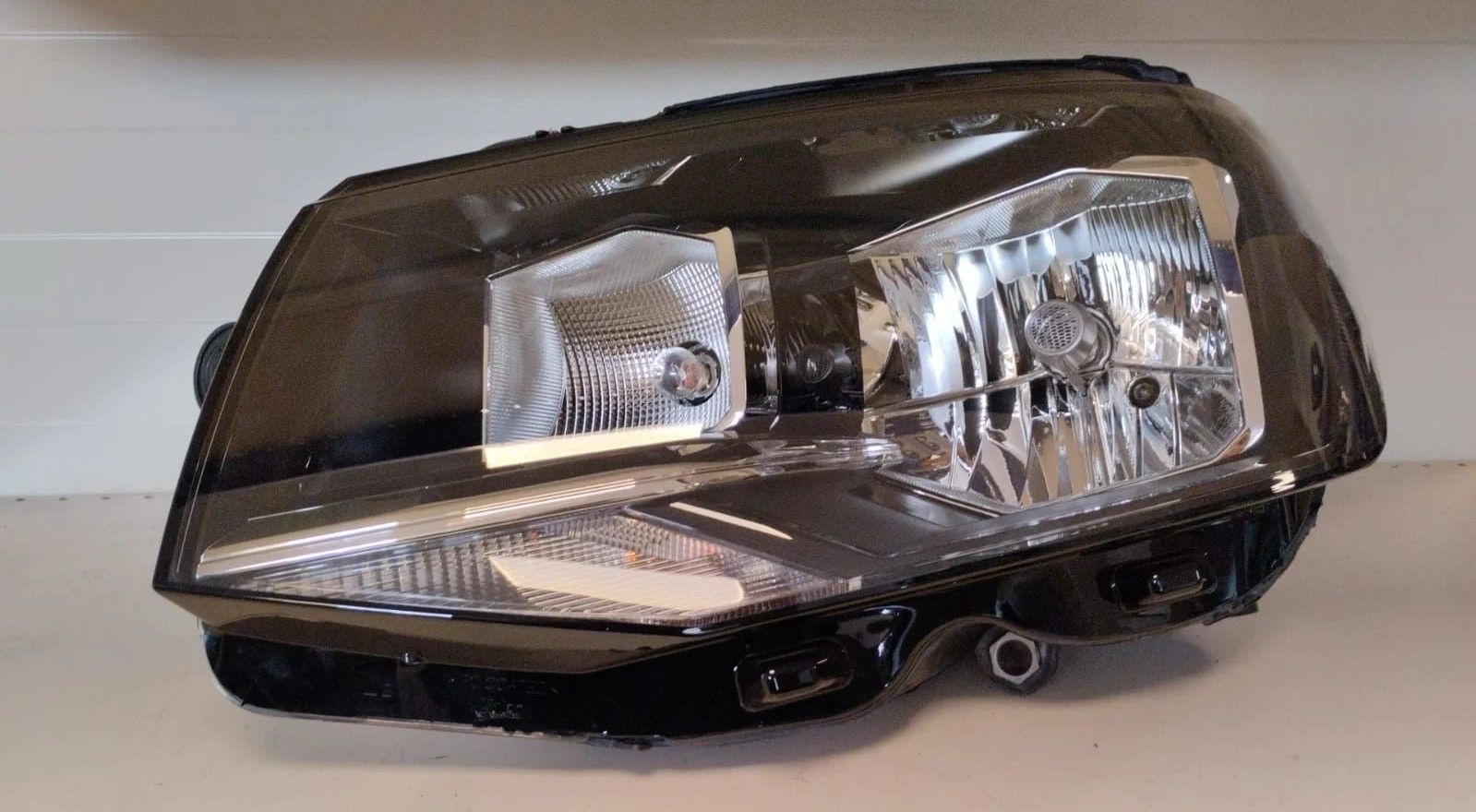 VOLKSWAGEN TRANSPORTER T7 SOL FAR 15-19 ORIJINAL SIFIR  046708 7E1941015AD