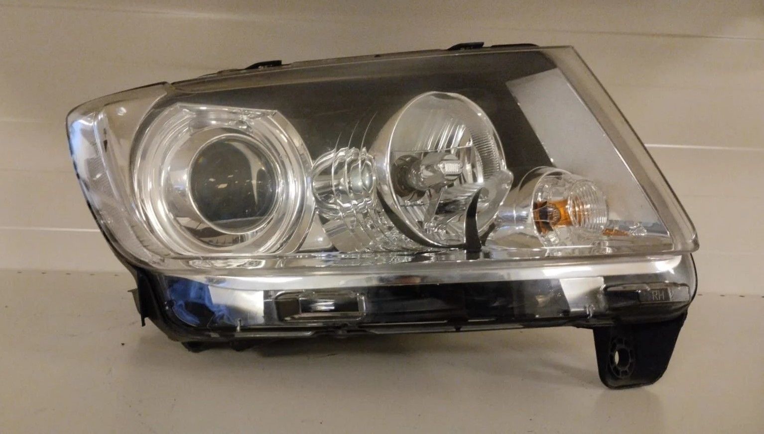 JEEP GRAND CHEROKEE XENON SAG FAR 10-13 ORIJINAL CIKMA 55079408AH