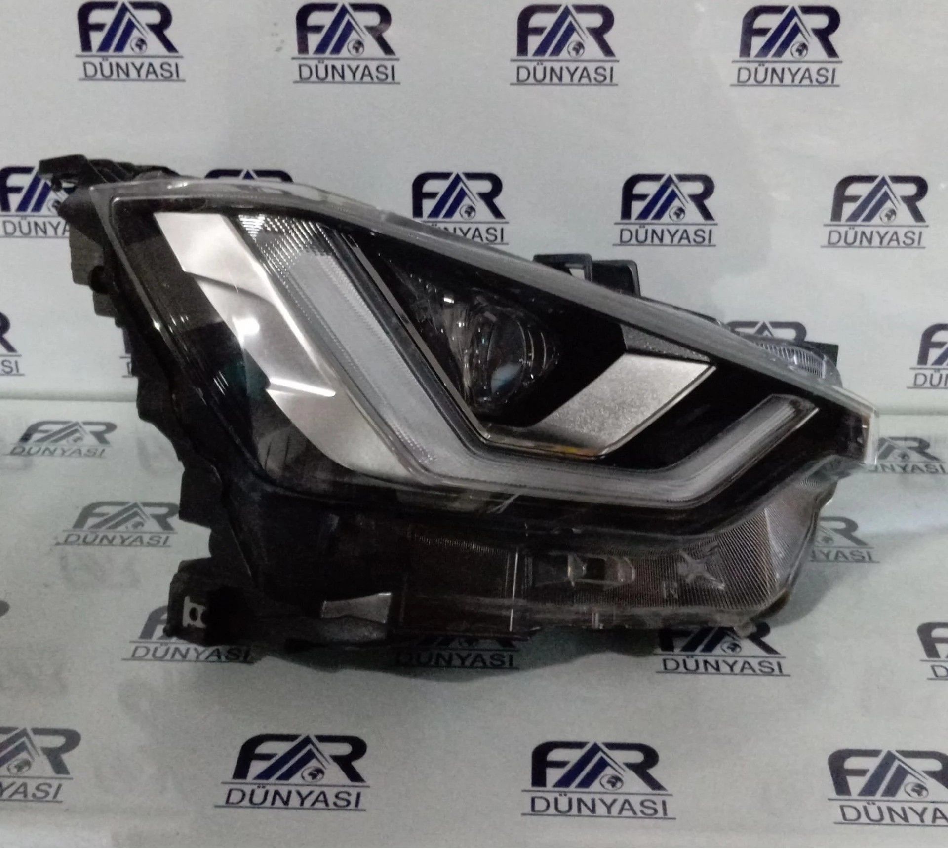 ISUZU D MAX LEDLI MERCEKLI SAG FAR 20-24 ORIJINAL CIKMA 8975088613