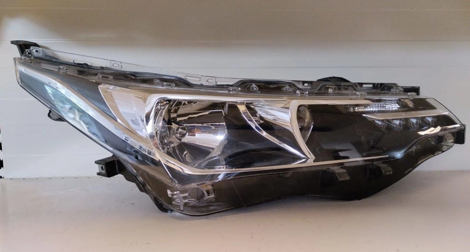 TOYOTA COROLLA E160 SAG FAR 16-18 ORIJINAL CIKMA 8111002L5000