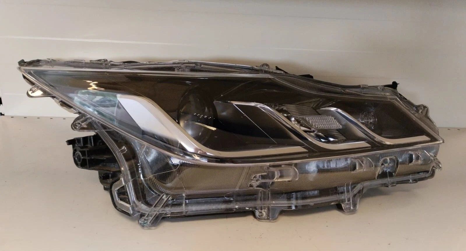 TOYOTA COROLLA E210 SAG FAR 18-24 ORIJINAL CIKMA 8111002T3100