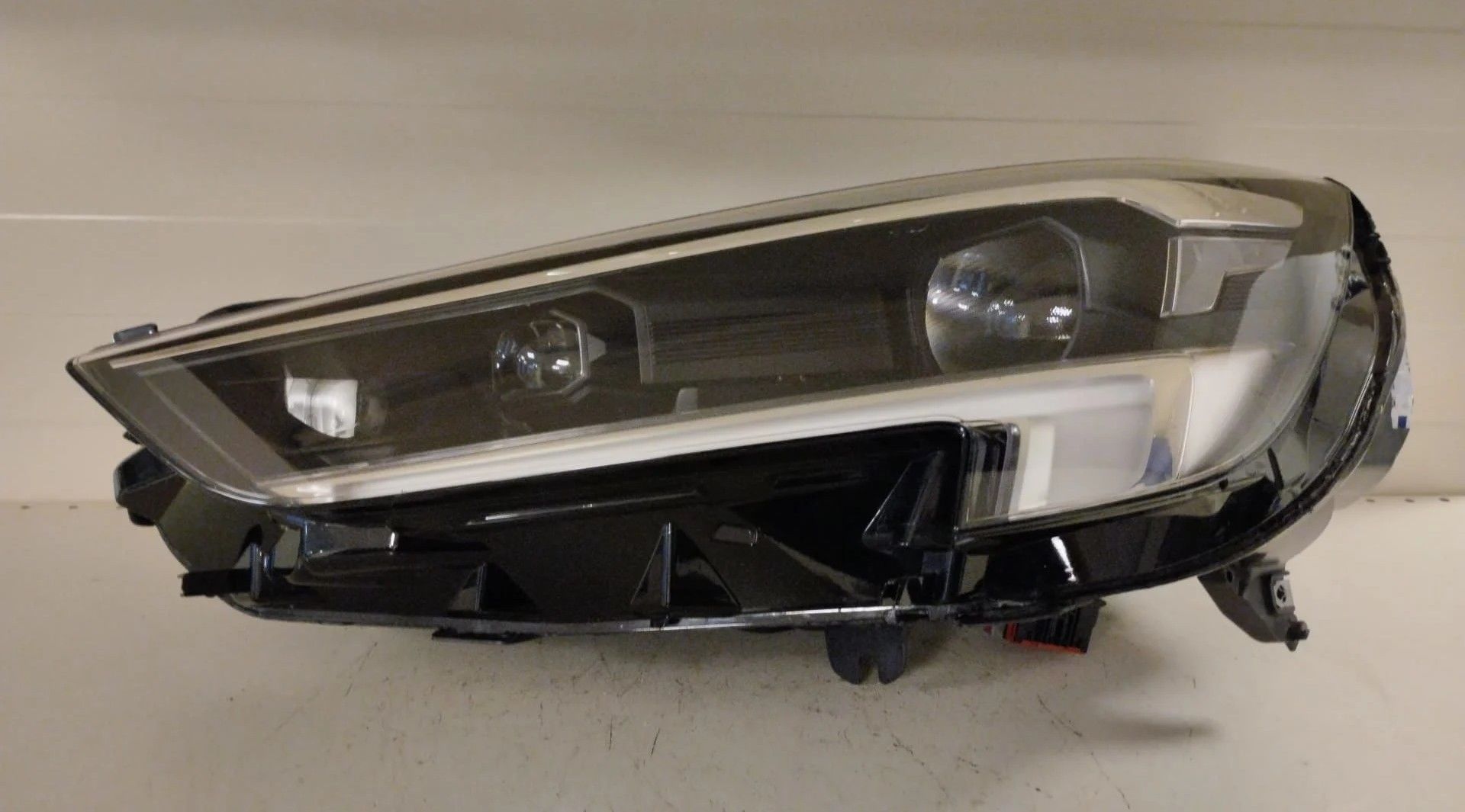 OPEL INSIGNIA B XENON ILUX LED MAKYAJLI SOL FAR 22-24 ORIJINAL CIKMA 9136835