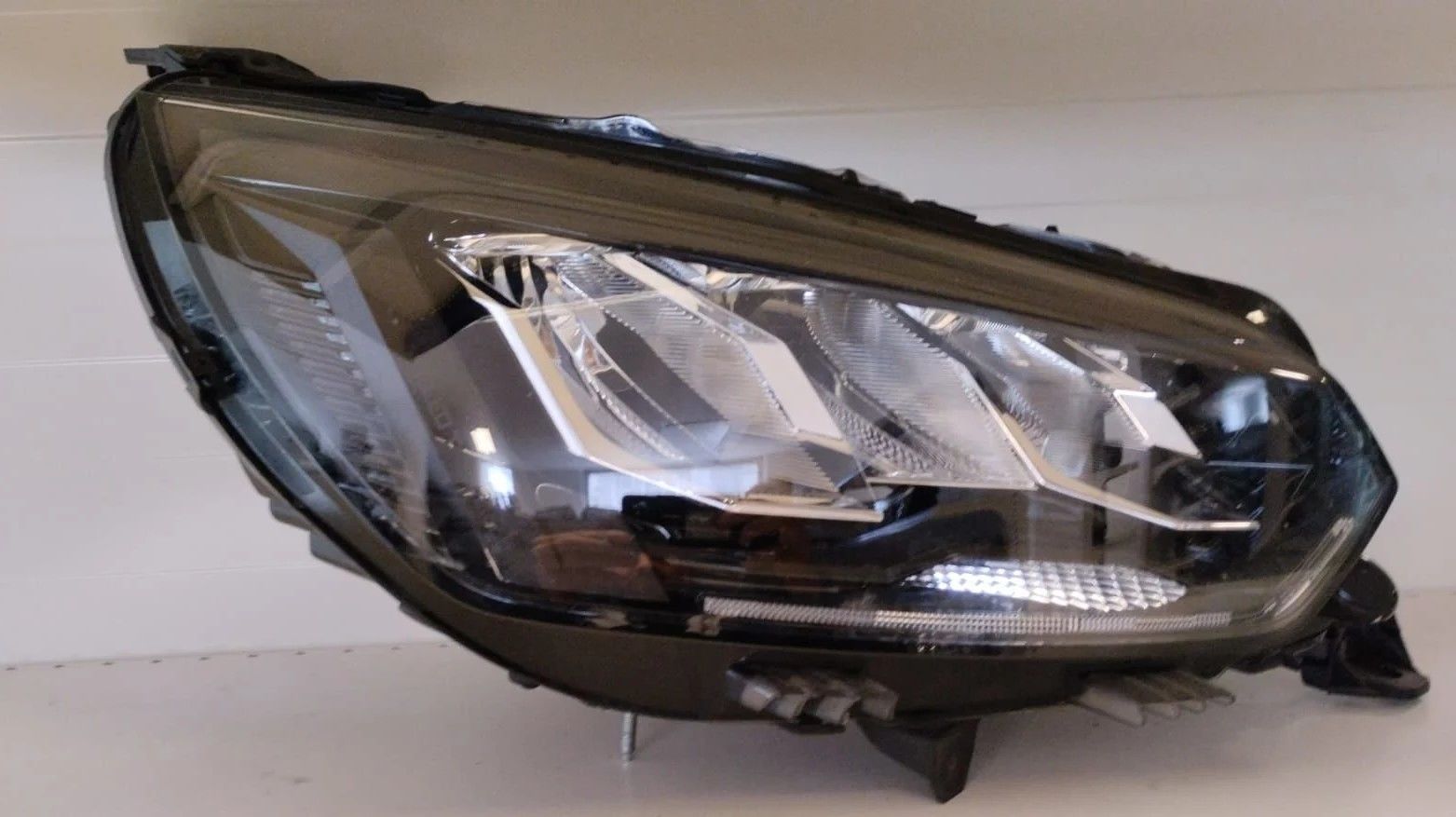 PEUGEOT 208 P21E ECO LED SAG FAR 12-19 ORIJINAL CIKMA 9833036180